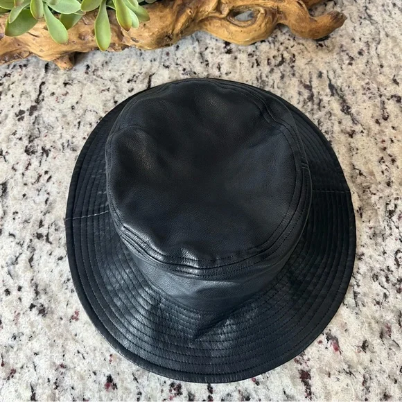 Abercrombie and Fitch Bucket Hat - Picture 4 of 7